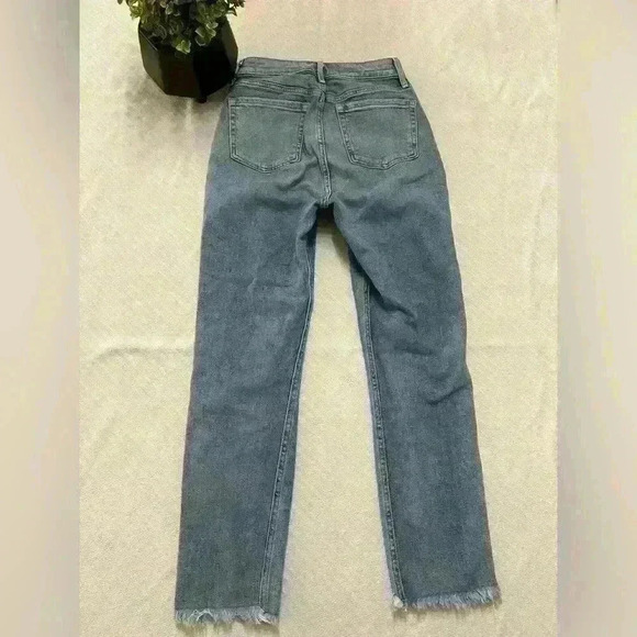 Hollister Curvy Ultra High Rise Mom Jean Size 3R - Picture 7 of 7